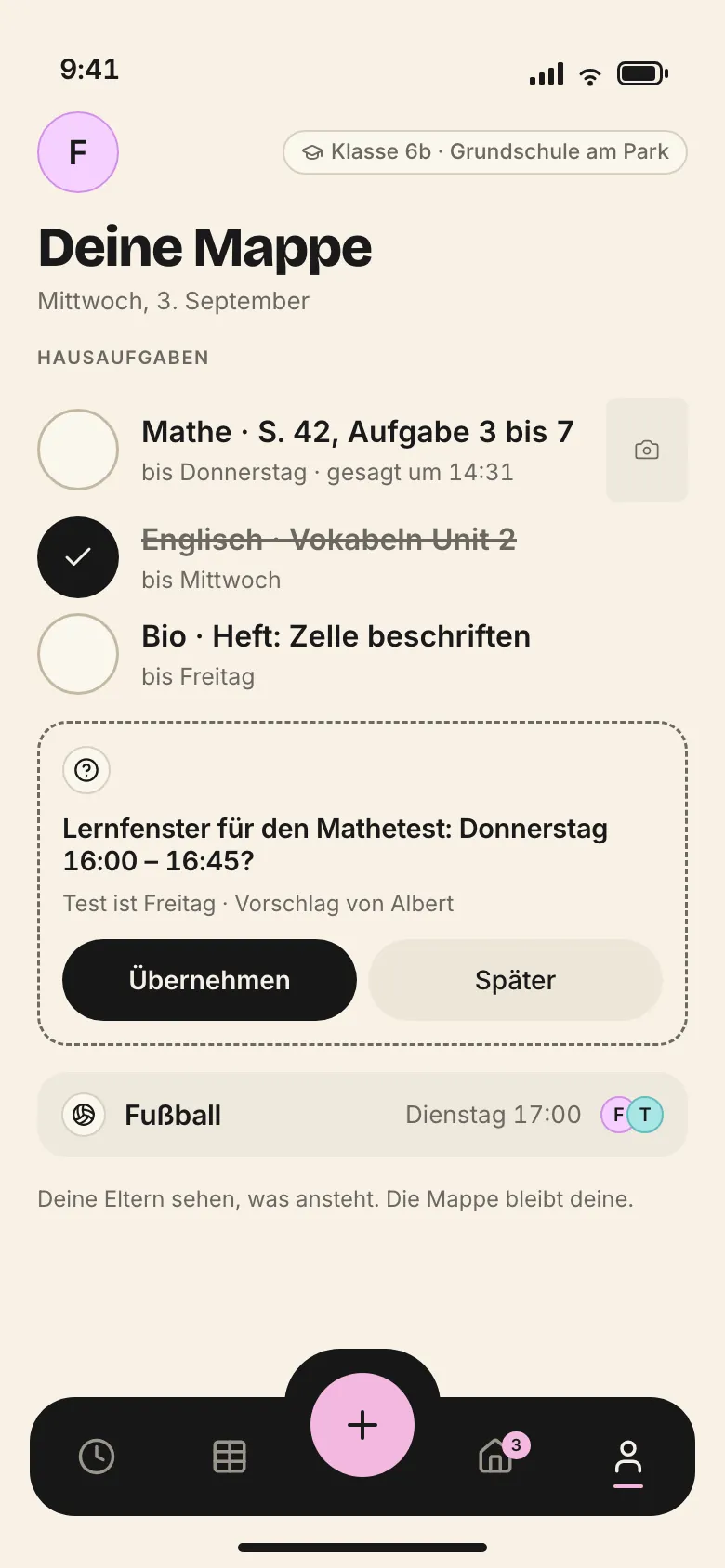 Felix’ Mappe mit drei Hausaufgaben und einem Lernfenster als Vorschlag